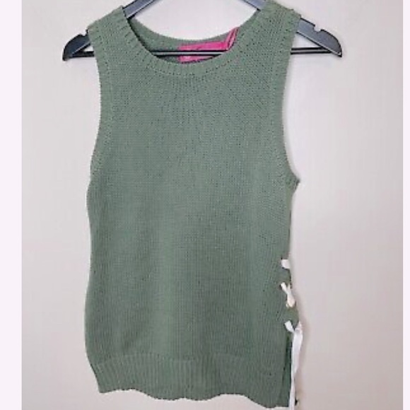 Macbeth Collection by Margaret
Josephs Green Knit Sleeveless Sweater - Picture 3 of 6
